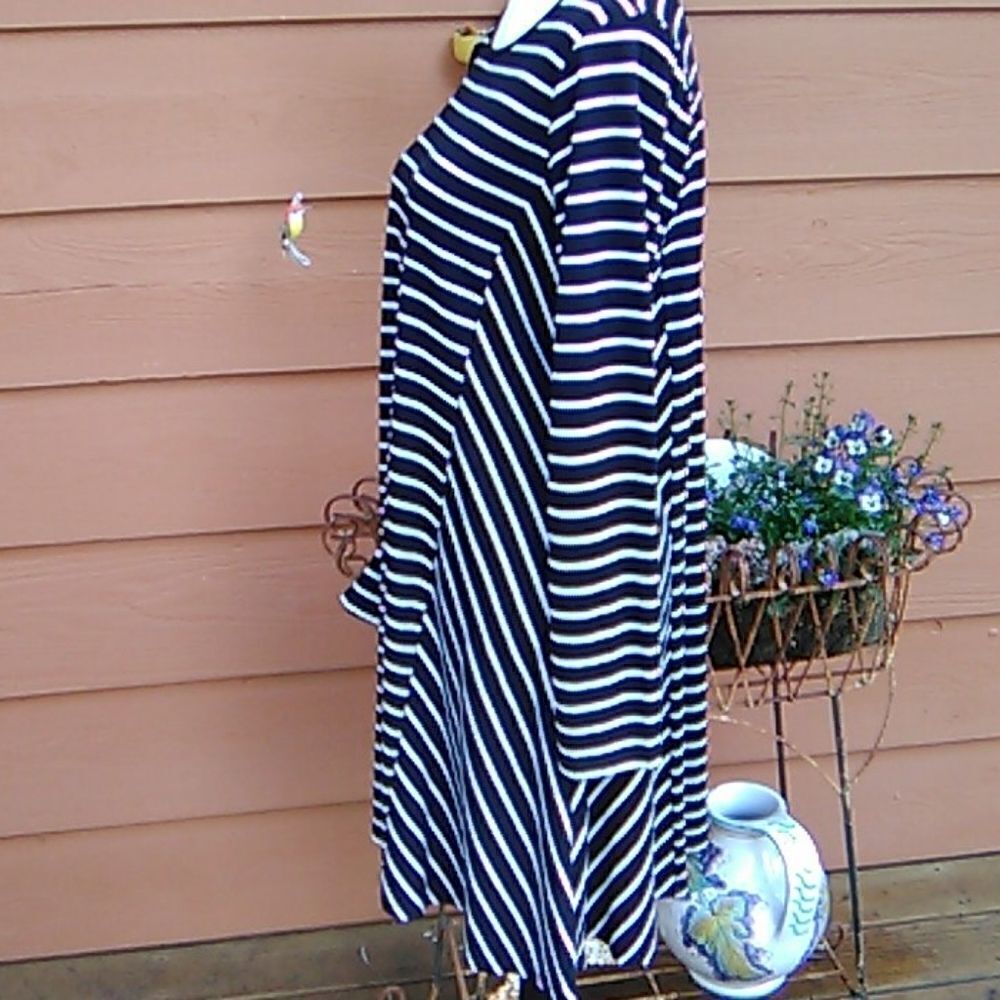 Stylus Shift Dress - Picture 3 of 8